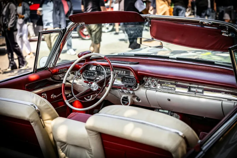 The Man Who Remembered Your Father's Cowlick — When Haircuts Came With Stories and Friendship